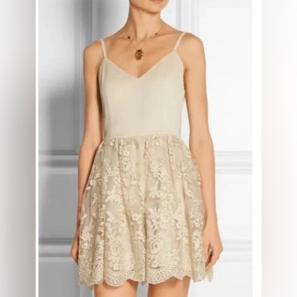 Alice + Olivia Dresses & Skirts - Alice + Olivia Beige Antique Gold Lace Julianne Ballerina Dress
